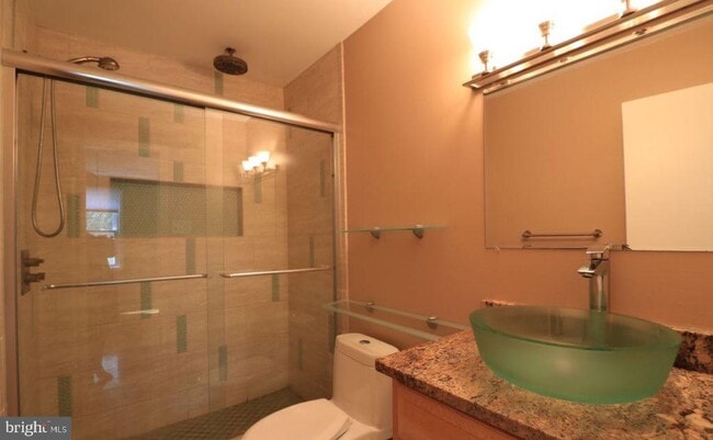 Building Photo - 553 Monet Dr
