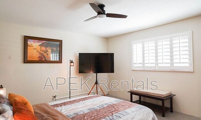 Building Photo - 5301 E Waverly Dr