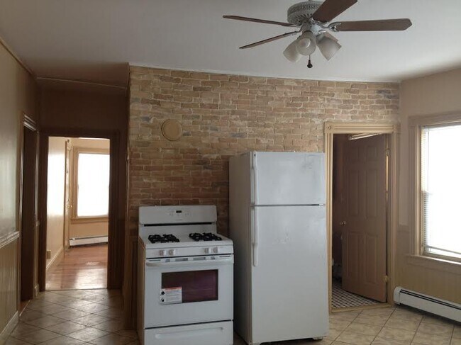 kitchen - 1172 N Main St