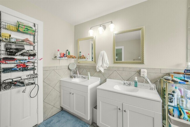 Building Photo - 11026 Desert Springs Cir