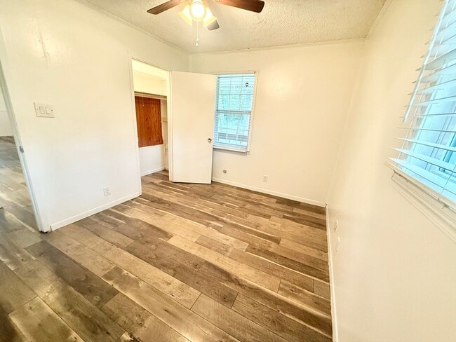 Building Photo - 22675 Lakeway Harbor Dr
