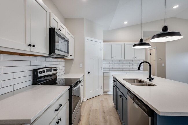 Building Photo - Pineway Aria Plan