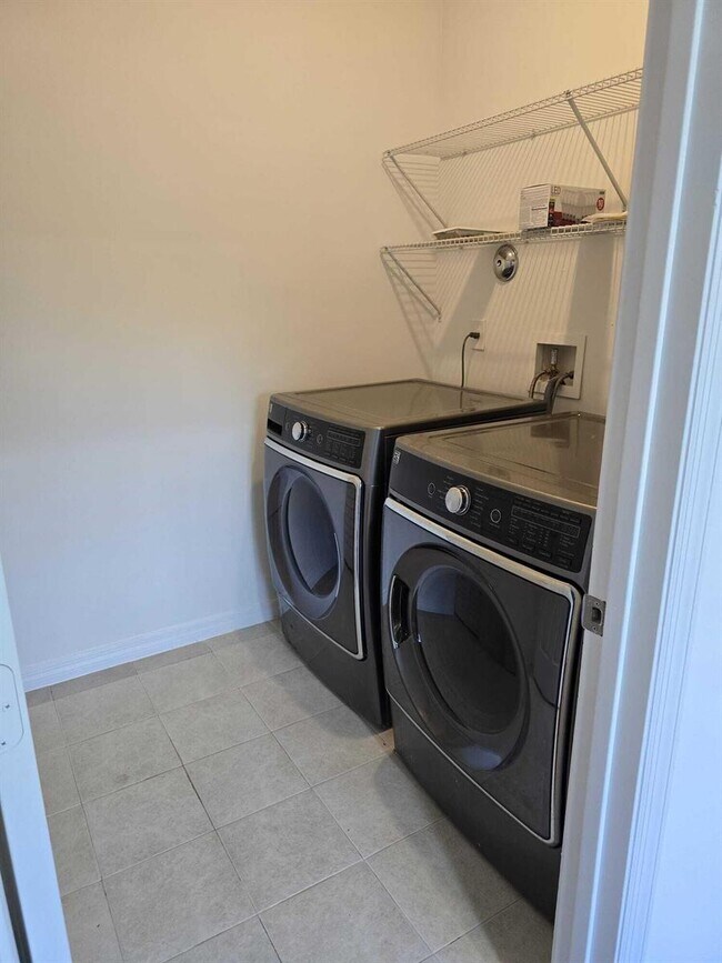 Building Photo - Southwest 9th Street, Fort Lauderdale, FL 33315 - 3 BR 3.5 BA townhouse