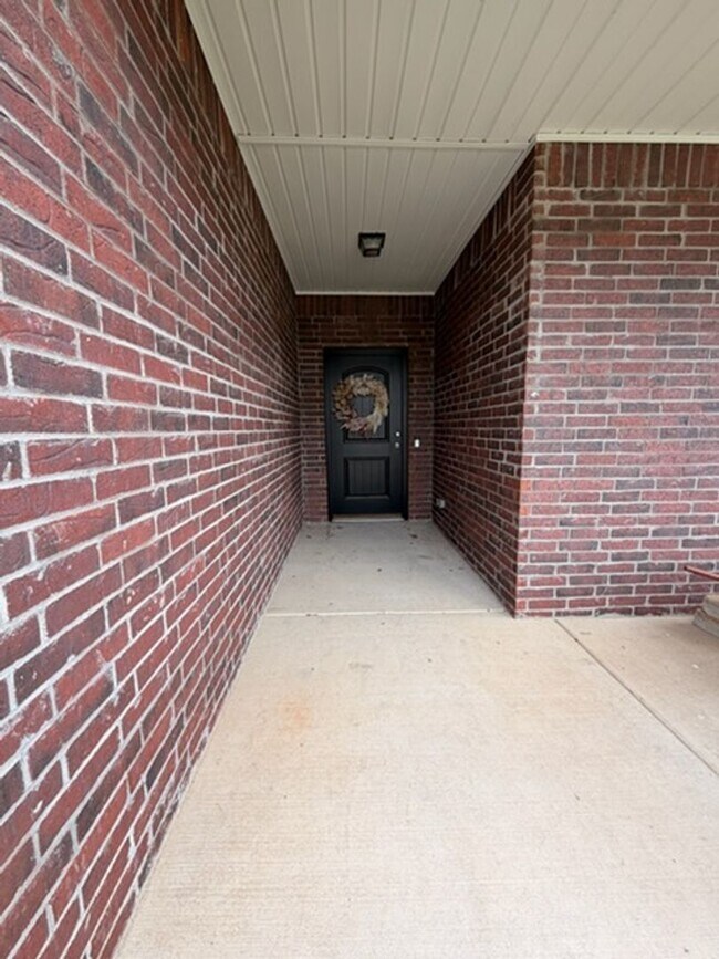 Building Photo - Beautiful 3BR/2BA House in Centerton with 2-Car Garage