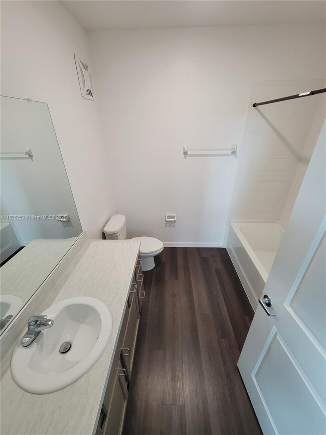 Building Photo - 8271 Tanager Sq