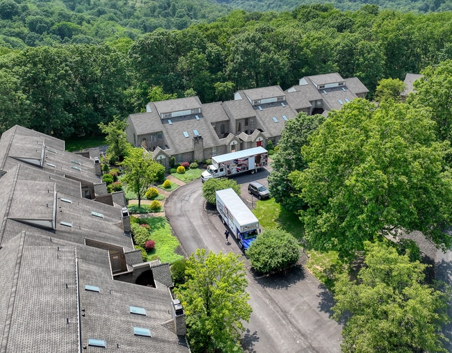 Building Photo - Fox Chapel Luxury Townhome, 4 Bedrooms, 3.5 Bathrooms, 3 Care Garage, Finished Basement.