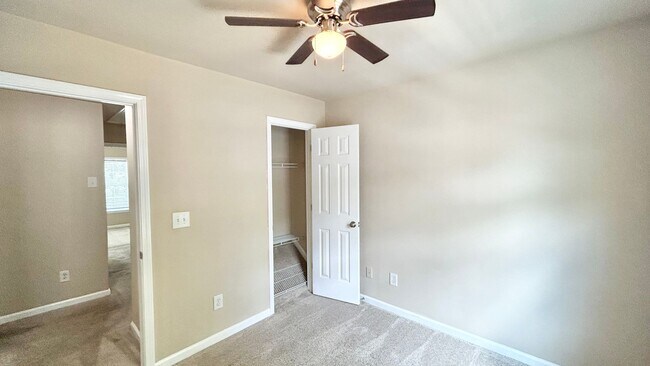 Building Photo - 933 Prestwyck Ct