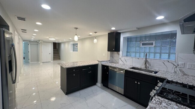 Building Photo - 5405 N Campbell Ave