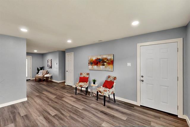 Building Photo - 1425 Oakhill Dr