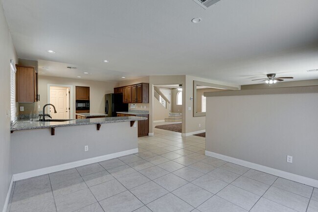 Building Photo - 4-Bedroom Home with Heated Pool & Spa