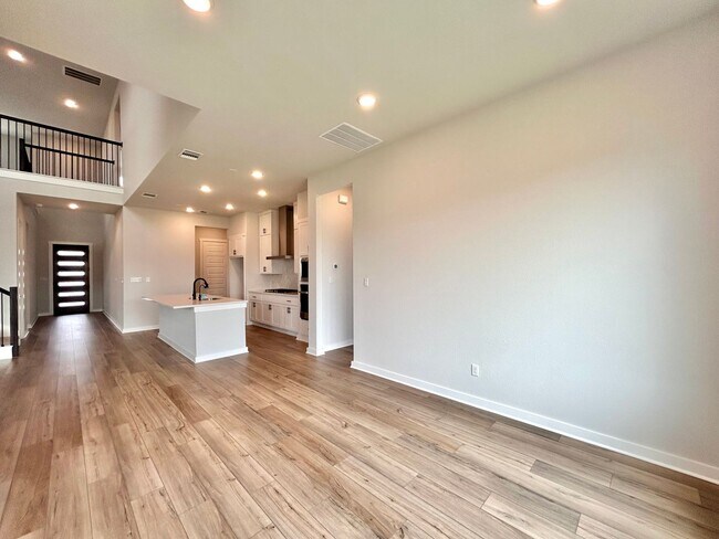 Building Photo - Modern 5/BR 4/BA with Stylish Finishes, Sp...