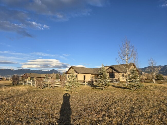 Building Photo - 45 Spain Bridge Cir Dr