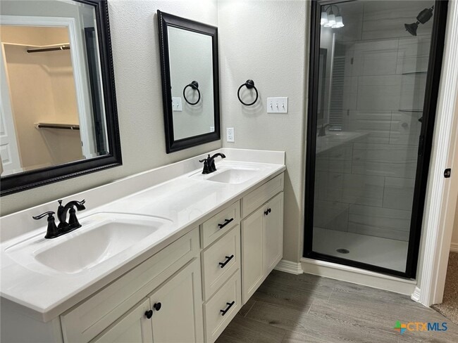 Building Photo - 620 Holstein Dr