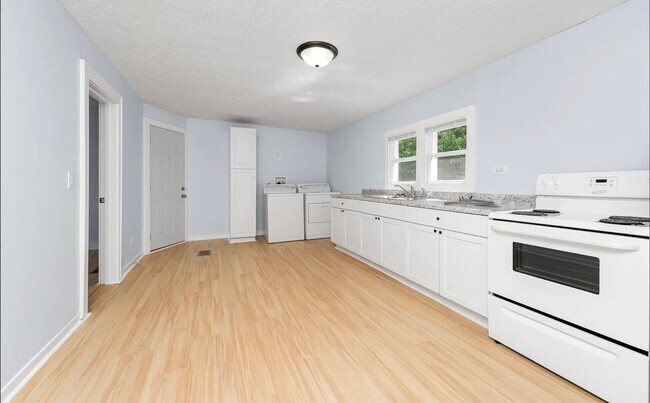 Building Photo - 1044 Muskegon Ave NW