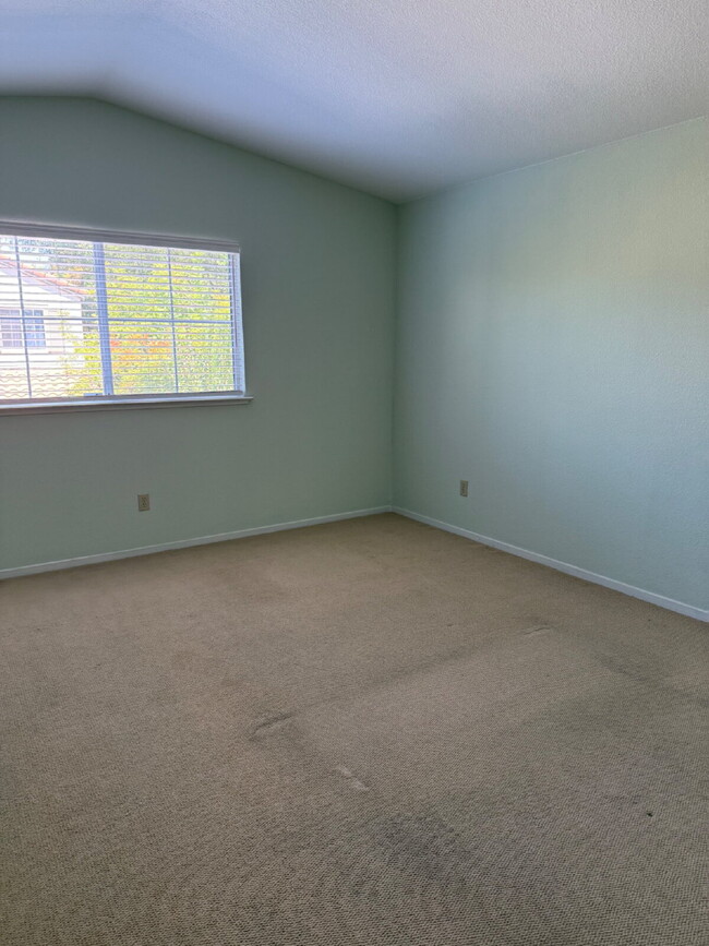 Building Photo - Charming 3 Bedroom 2.5 Bathroom Home in Pr...