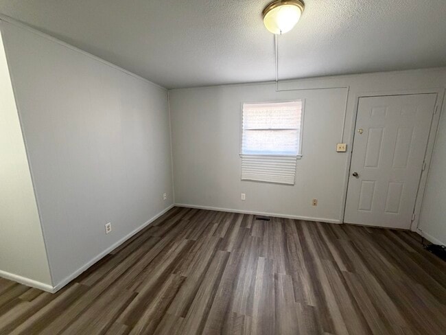 Building Photo - 5.5 Grace-