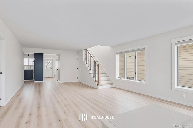 Building Photo - 19 Pine Ln