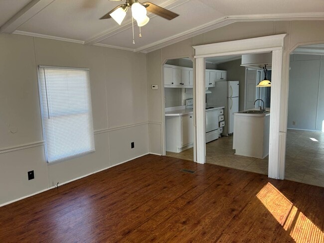 Building Photo - 94 White Oak Village