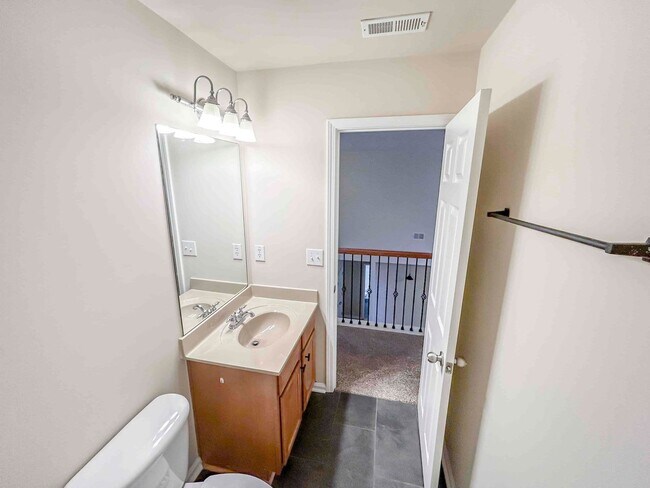 Building Photo - Immaculate 4 BR/3 BA Traditional in Acworth!