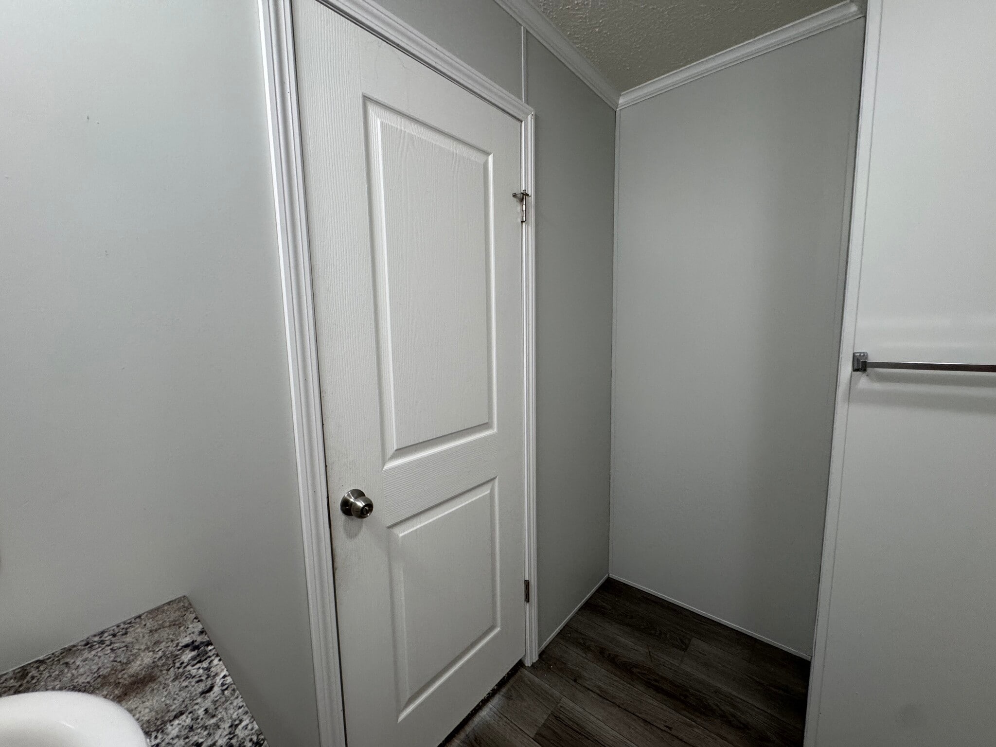 Building Photo - 2022 Marmoor Dr