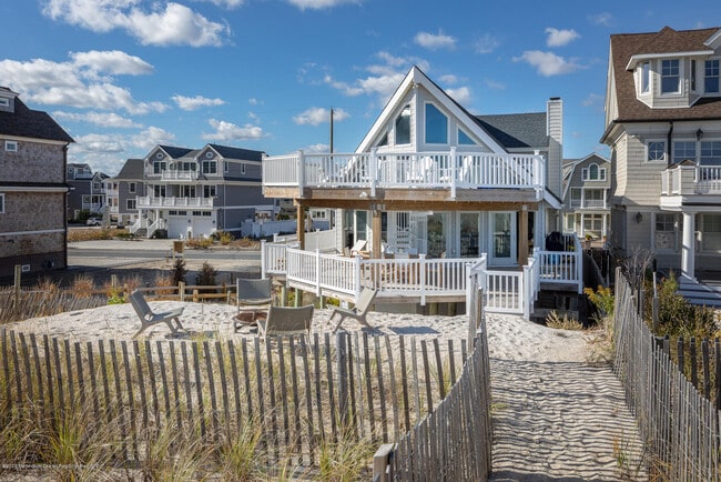 Building Photo - 502 Sunset Blvd