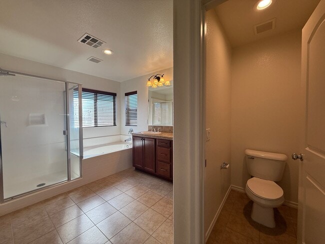 Building Photo - West Rosamond 5 bedroom