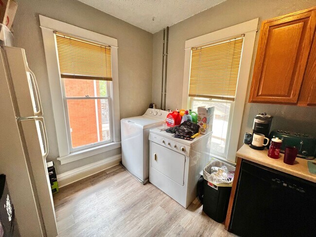 Building Photo - The Remington (BR-LN-KB)