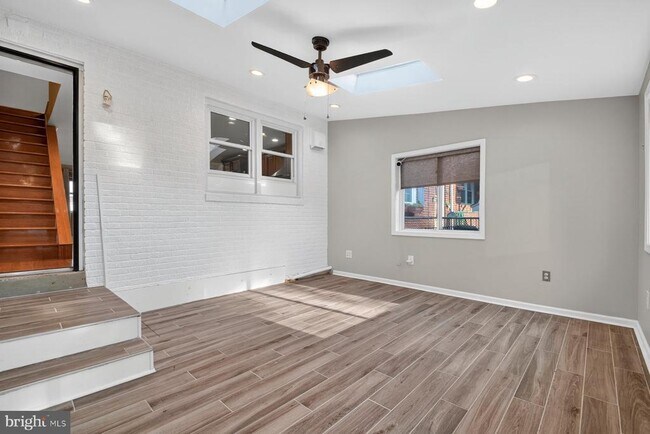 Building Photo - 643 47th St