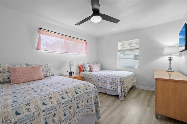 Building Photo - 1661 Coronado Rd