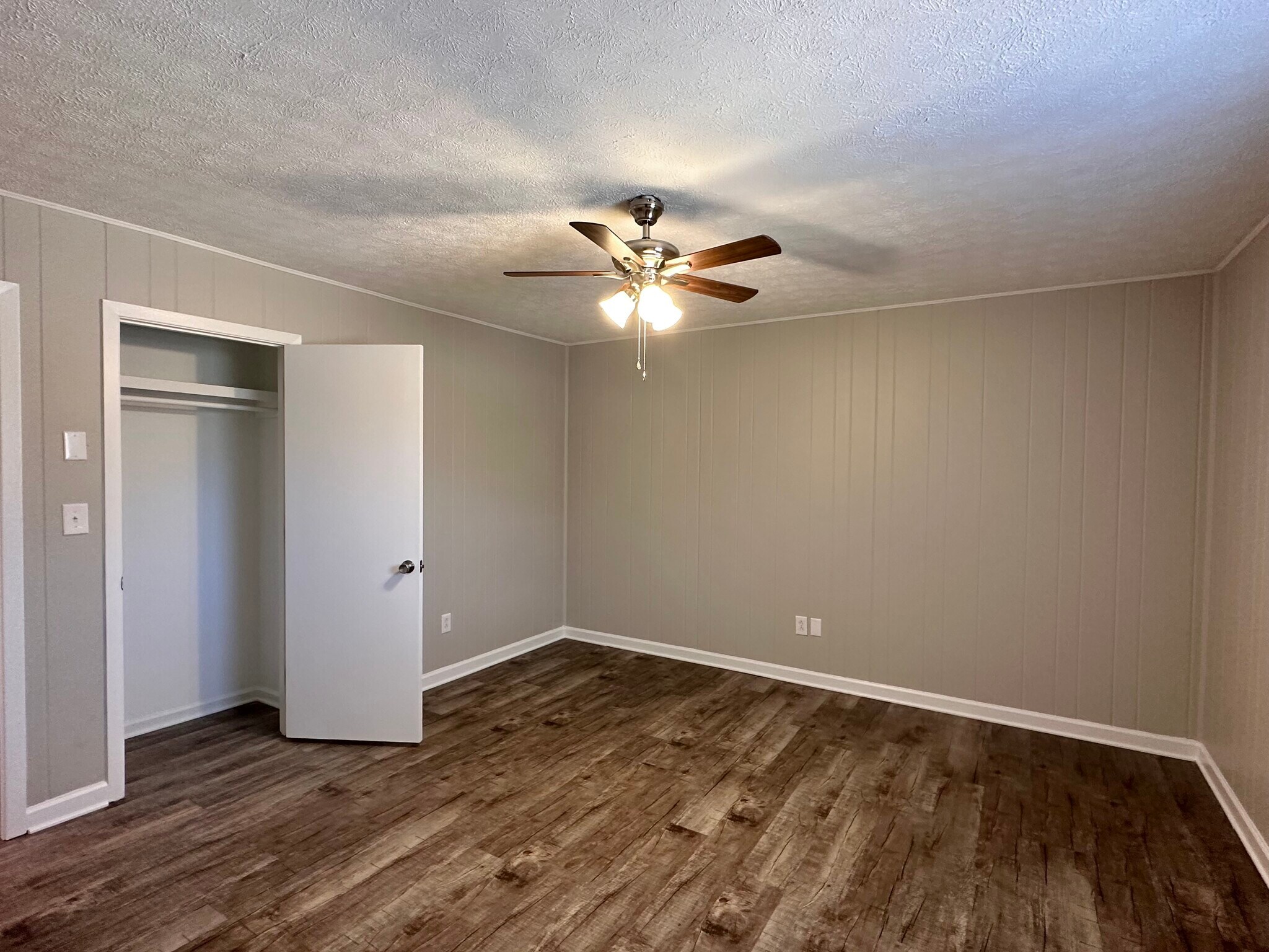 Building Photo - 2837 Louisville Rd