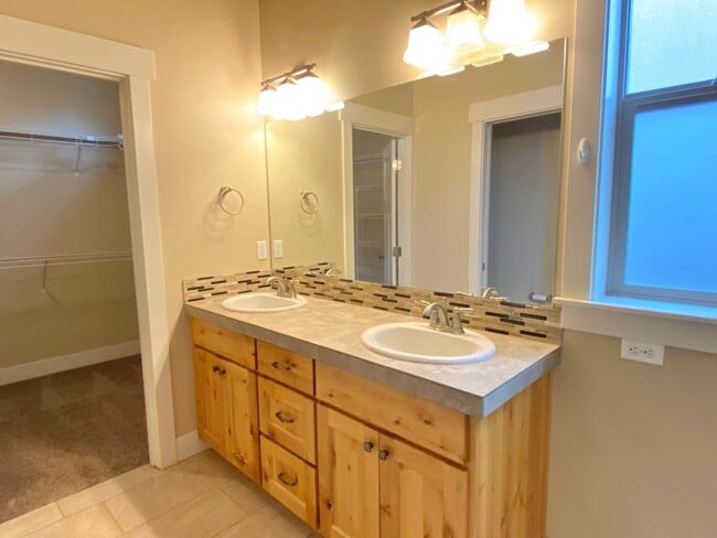 Building Photo - Single-Story Living! 3 BR - 2 BA with open...