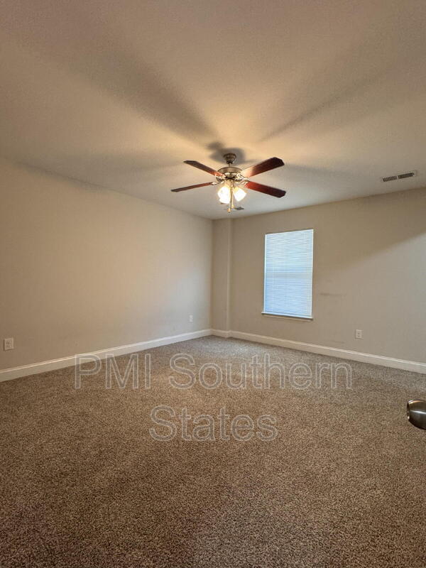 Building Photo - 200 Walnut Hill Dr