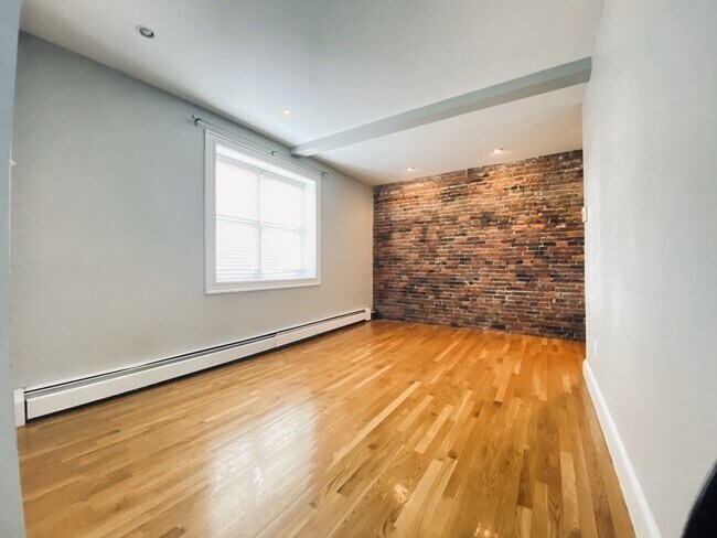 Building Photo - 15 Albemarle St