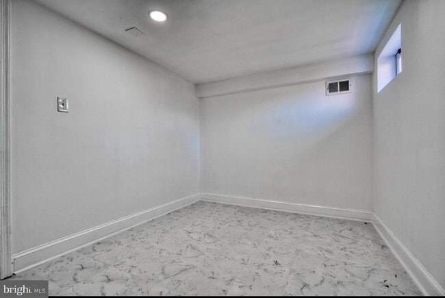 Building Photo - 701 Platinum Ave
