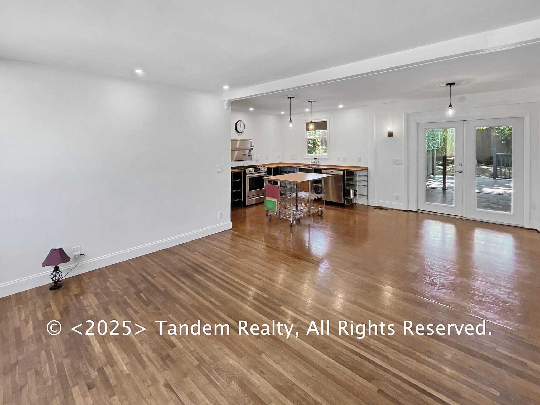 Building Photo - 633 Lane Dr