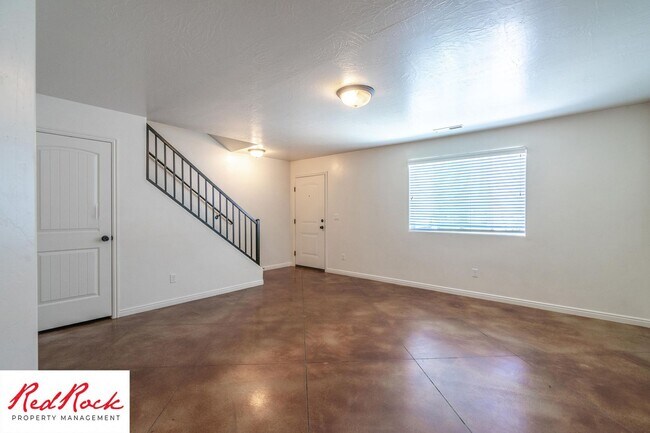 Building Photo - 2801 E 450 N