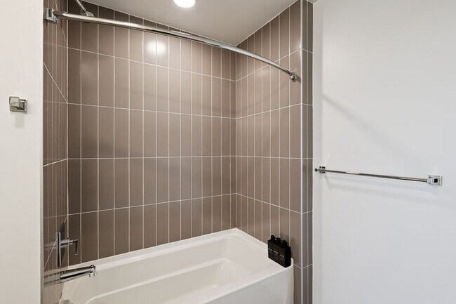 Building Photo - 222 E Jefferson St