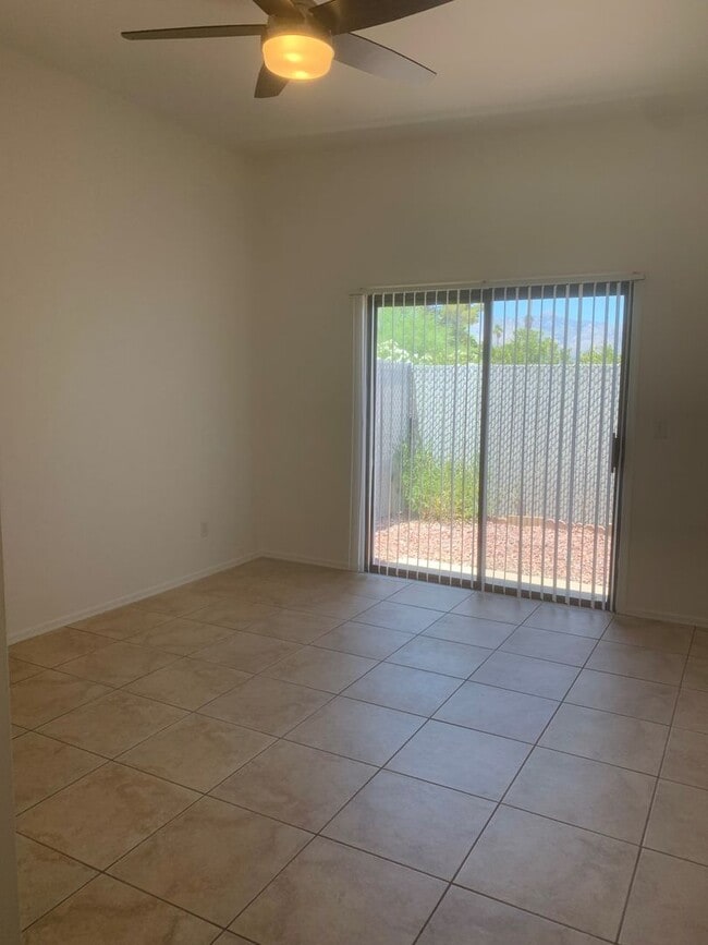 Building Photo - 9115 E Esperanza Dr