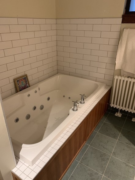bathtub - 191 S Winooski Ave