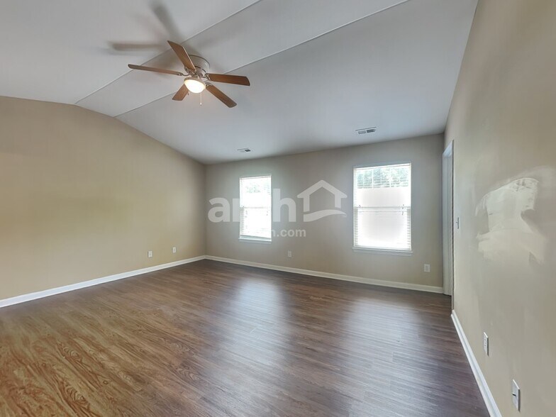 Building Photo - 409 Stobhill Ln