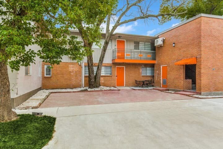 Building Photo - 805 Colquitt St