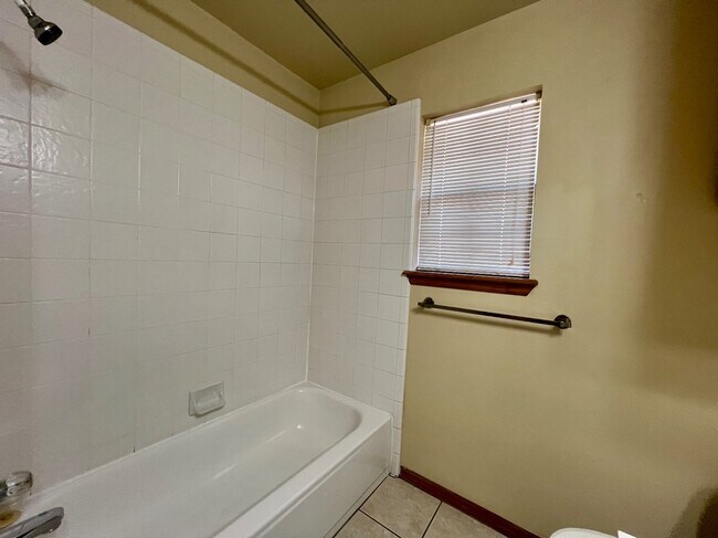 Building Photo - 2909 SE 96th St