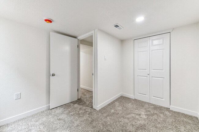 Building Photo - Stunning Single Family Home | 4BR/2BA | 1-Car Covered Parking | Fenced backyard