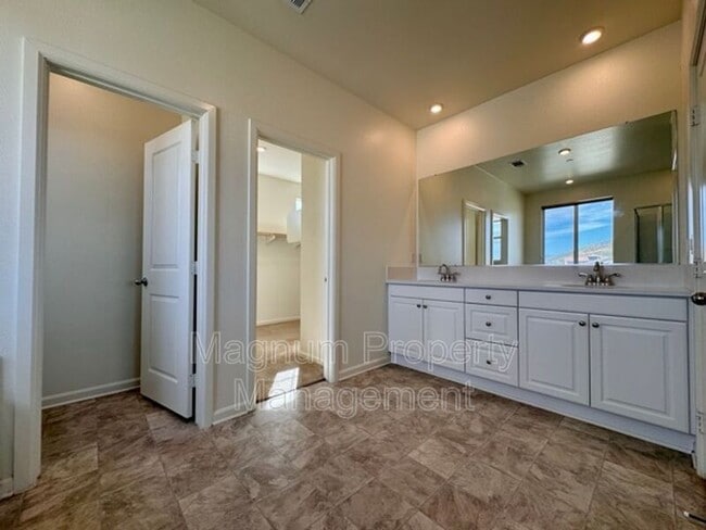 Building Photo - 31310 Reserve Dr