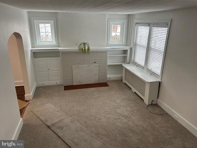 Building Photo - 1407 Delaware Ave