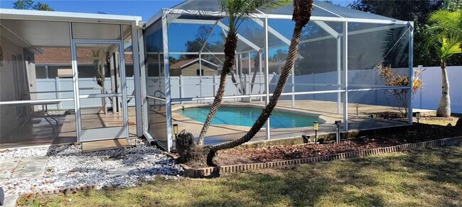 Building Photo - 4550 Fernway Dr