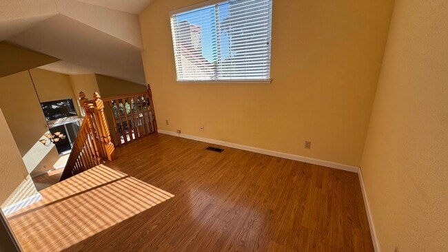 Building Photo - 649 Daffodil Dr
