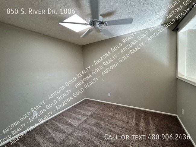 Building Photo - 850 S River Dr