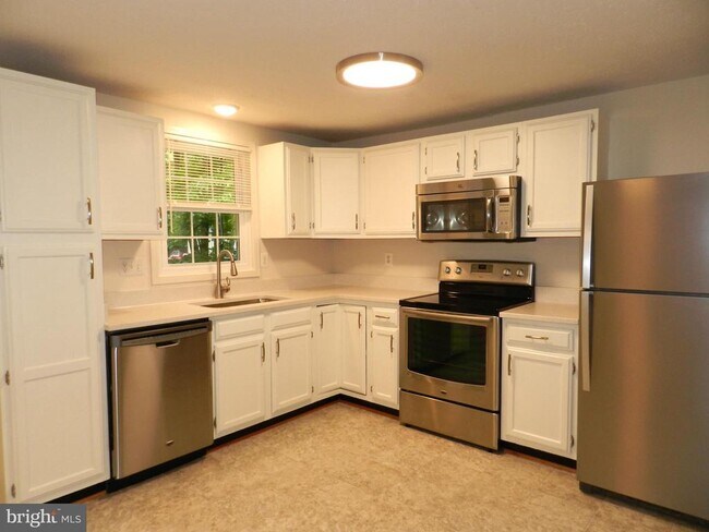 Building Photo - 10605 Holleybrooke Dr