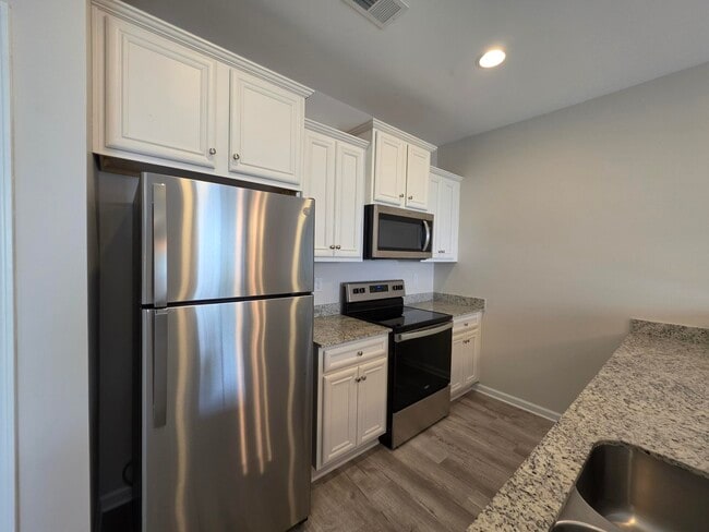 Building Photo - 2969 Old Field Rd